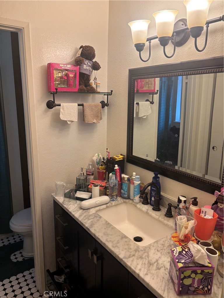 313 Mamie Street Ridgecrest, CA 93555 - Photo 23 of 33 Primary Bathroom
