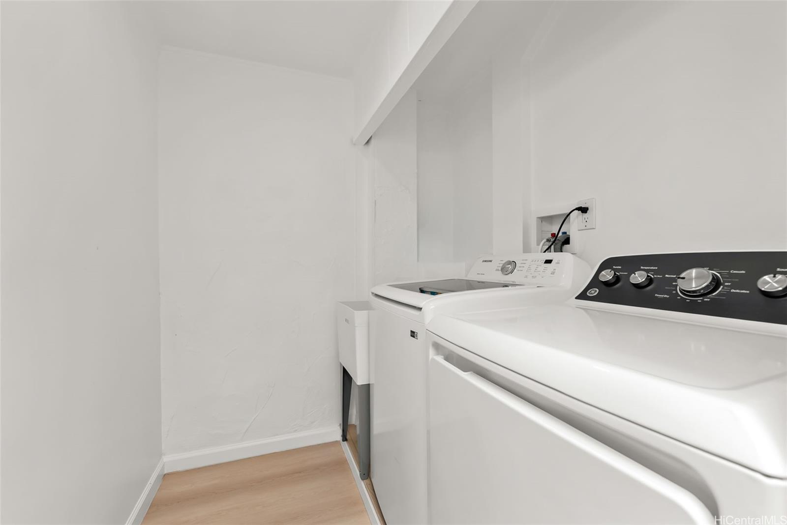 2811 Henry Street Honolulu, HI 96817 - Photo 21 of 25 Laundry day is a breeze in this dedicated utility space, complete with bright white modern appliances and a convenient utility sink.