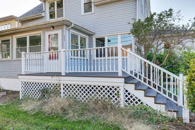 $389,900 | 7832 Garden Lane, Justice, IL 60458