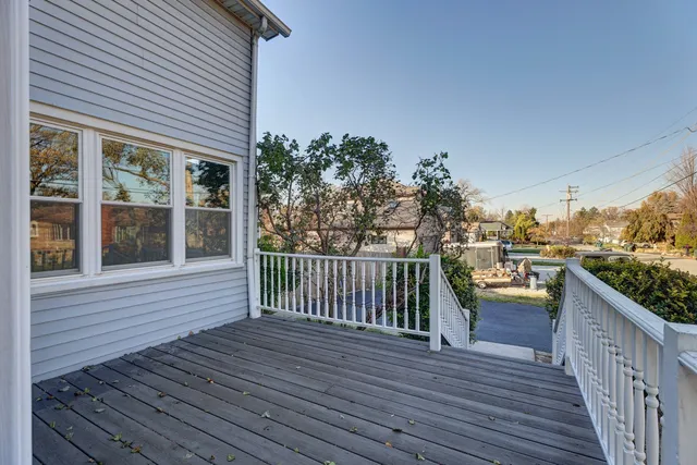 $389,900 | 7832 Garden Lane, Justice, IL 60458