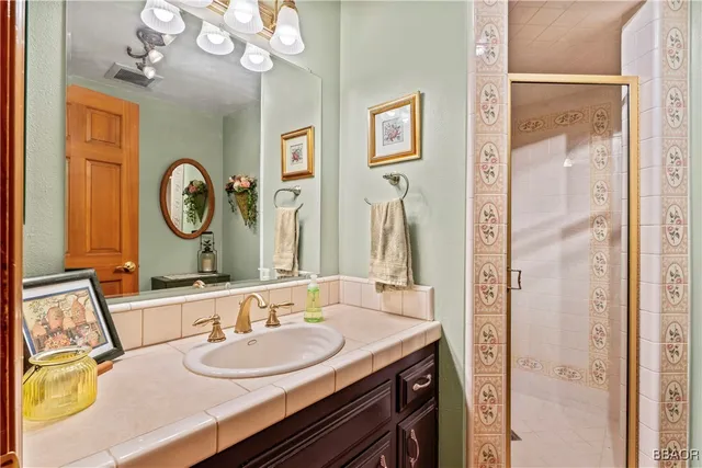 $875,000 | 26419 Apache Trail, Rimforest, CA 92378