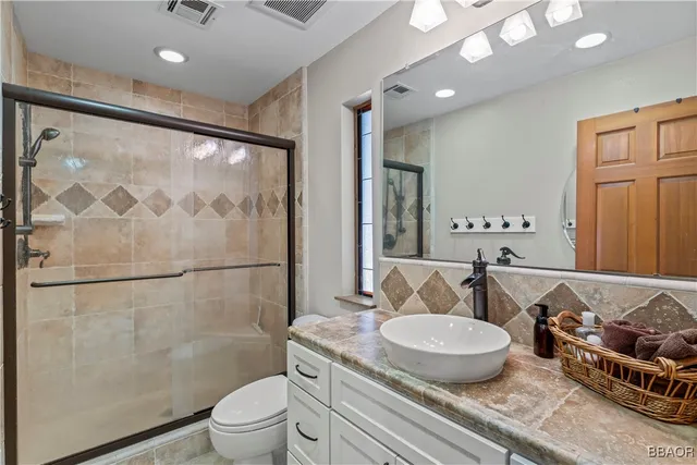 $875,000 | 26419 Apache Trail, Rimforest, CA 92378