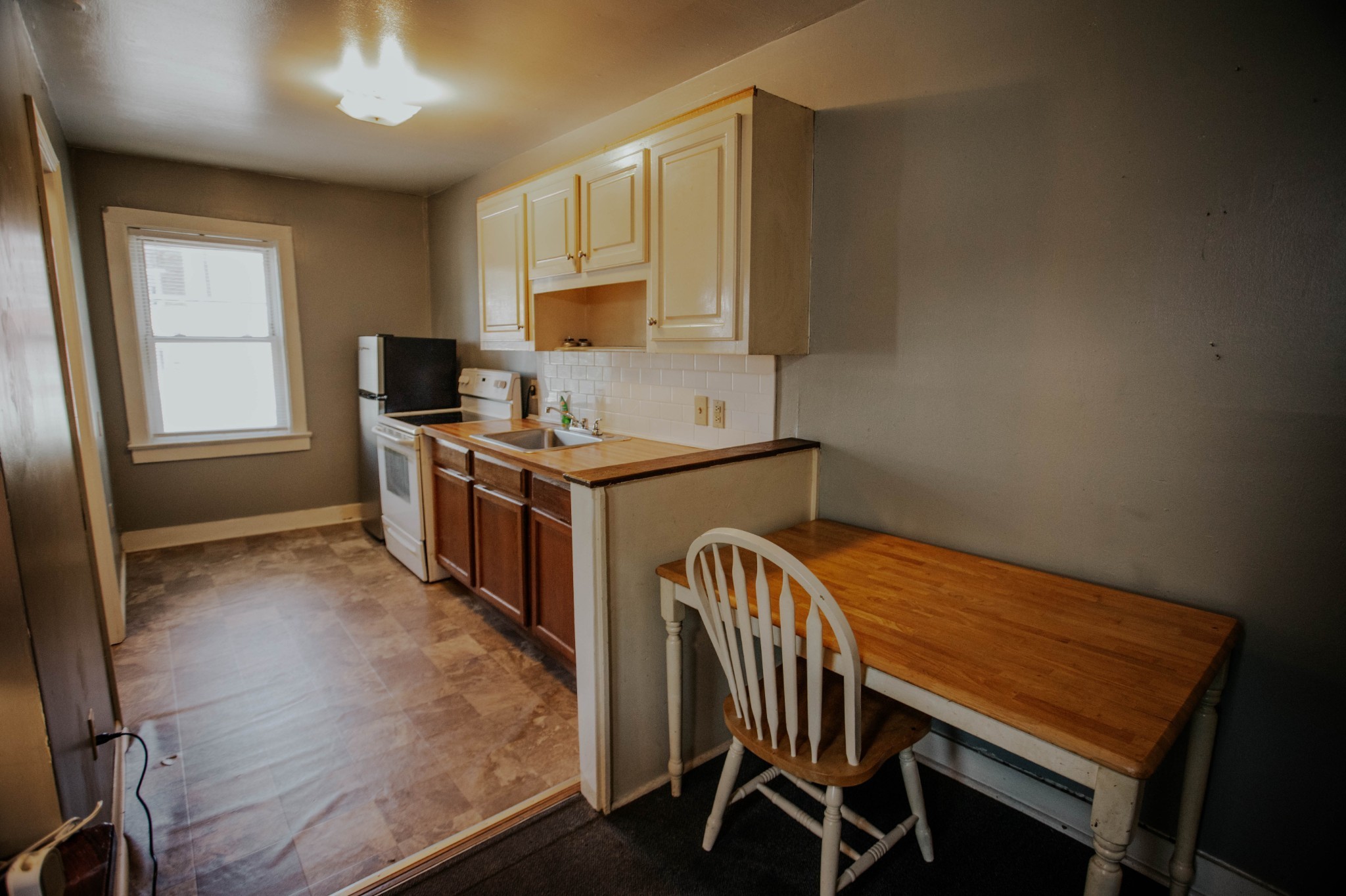 917 South High Street Columbia, TN 38401 - Photo 33 of 42 a view of a kitchen with a table and chairs