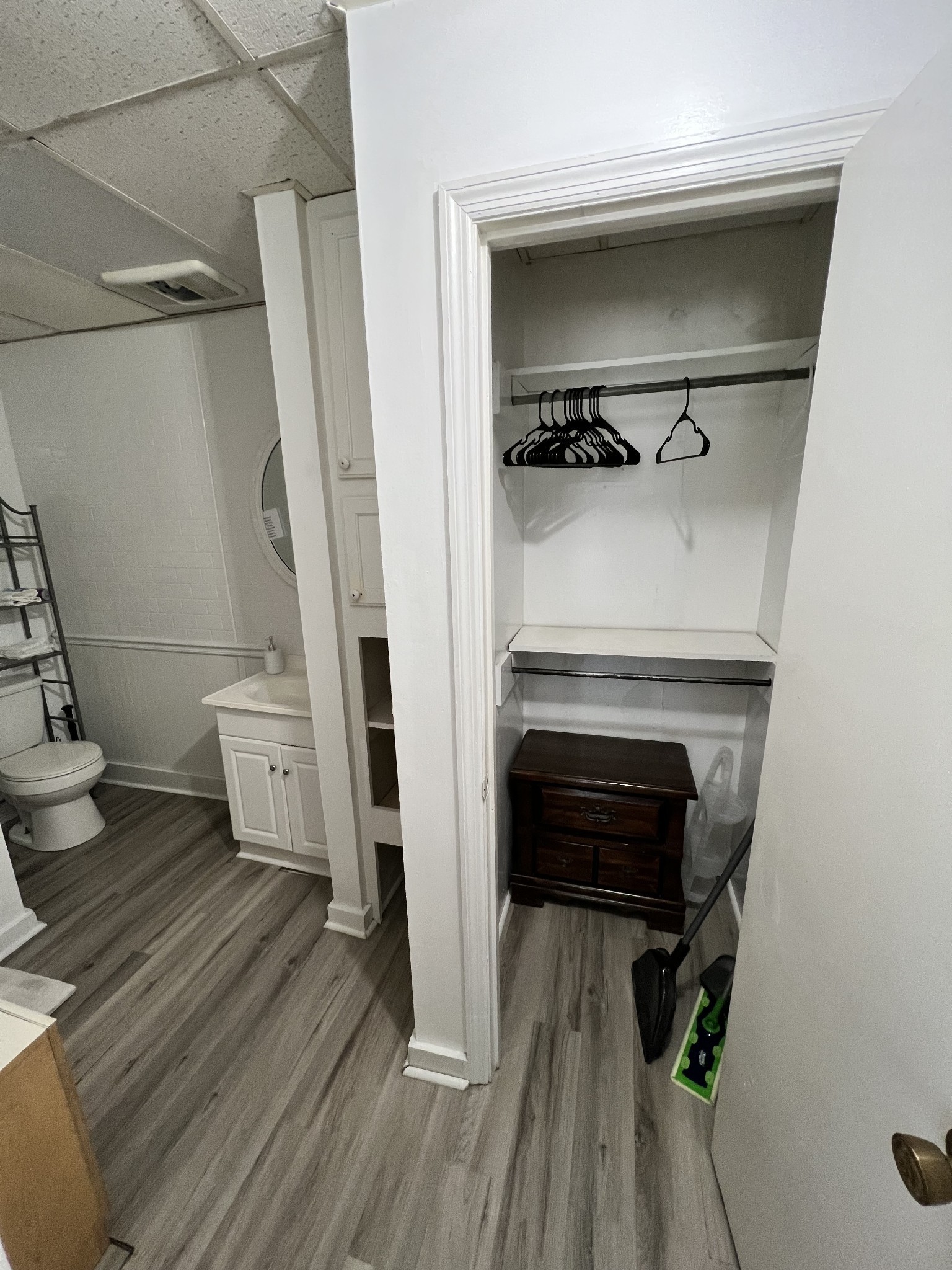 917 South High Street Columbia, TN 38401 - Photo 39 of 42 a view of a livingroom with furniture and wooden floor
