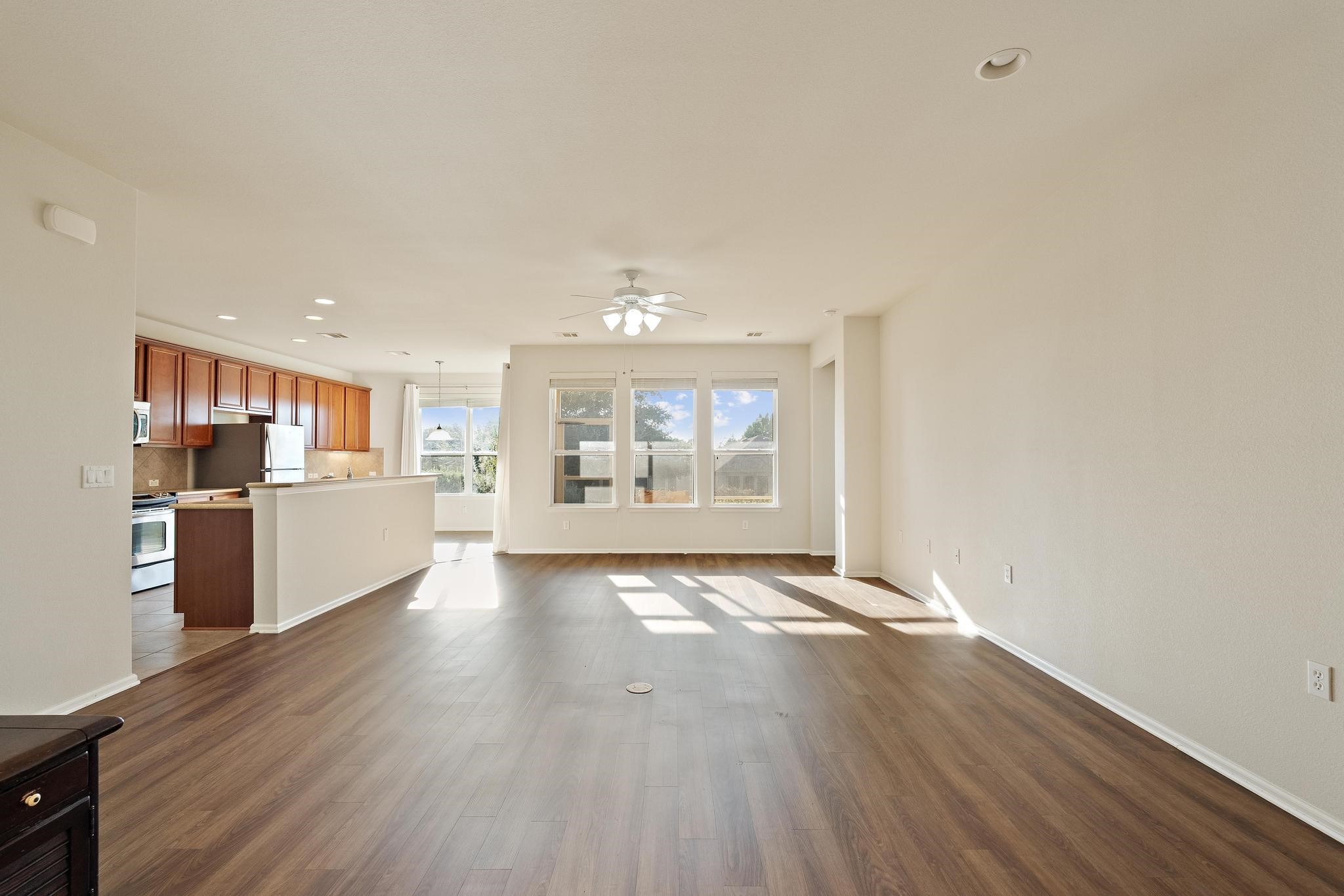 136 Prairie Creek Trail Georgetown, TX 78633 - Photo 4 of 29