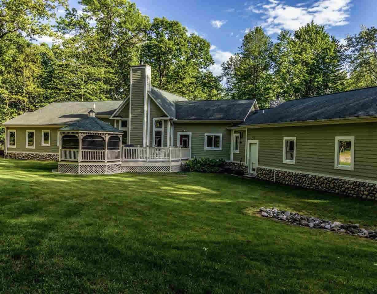 12125 Center Road Fenton, MI 48430 - Photo 29 of 56 21303056-28.JPG