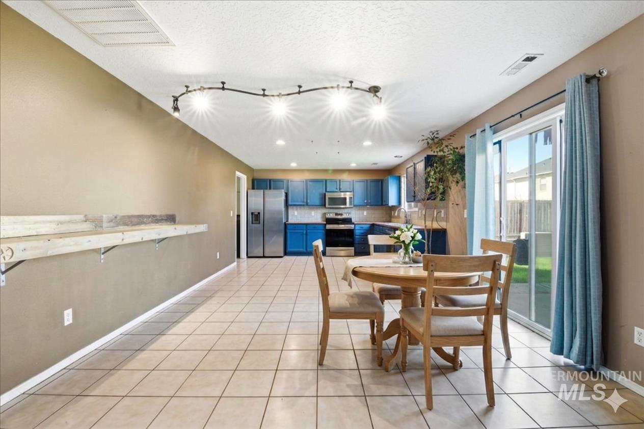 14048 Monterey Street Caldwell, ID 83607 - Photo 11 of 35