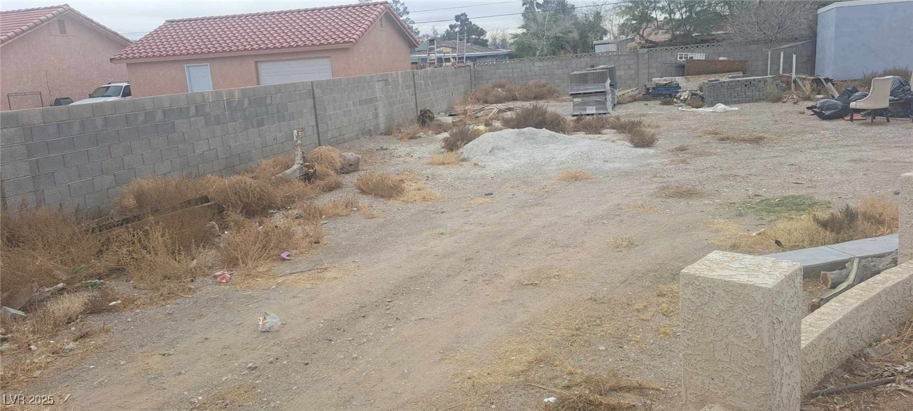 5231 Smoke Ranch Road Las Vegas, NV 89108 - Photo 21 of 23 View of yard with fence