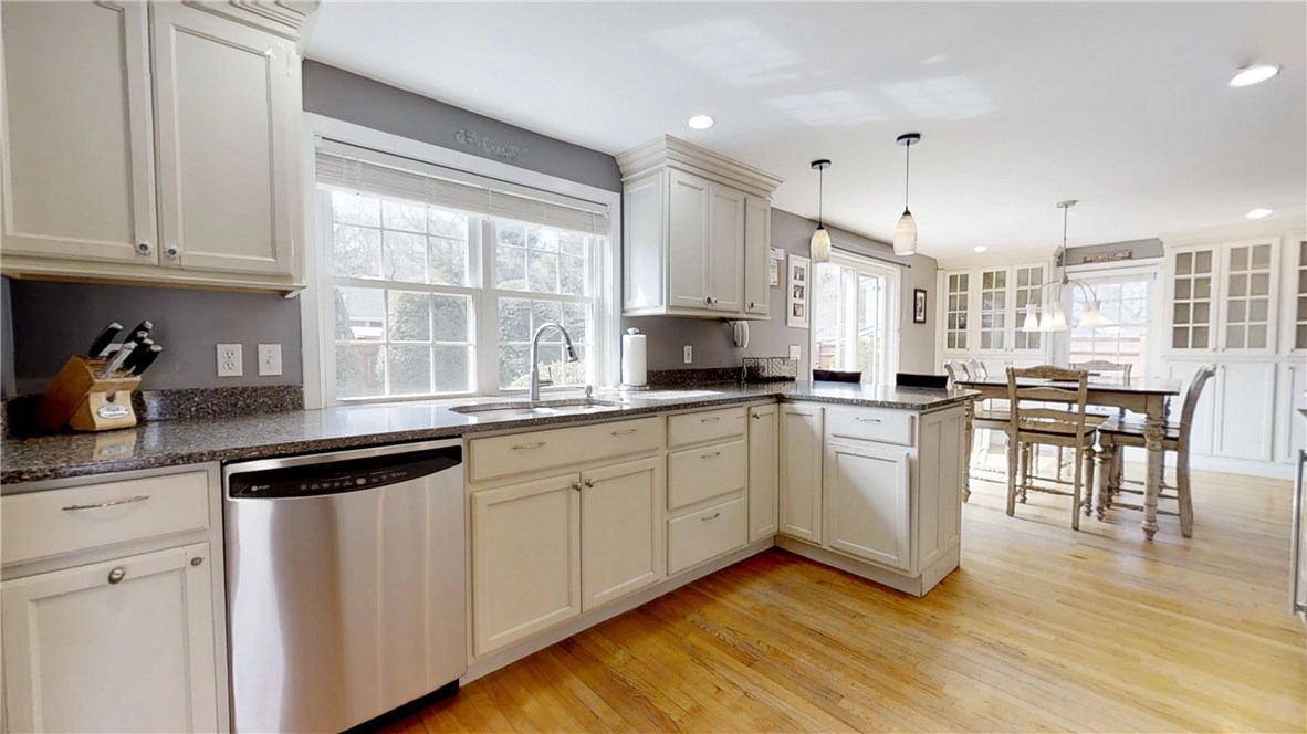 10 Friar Tuck Road Warwick, RI 02886 - Photo 13 of 39