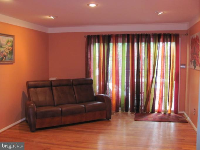 416 Highmeadow Road Reisterstown, MD 21136 - Photo 5 of 18 Living Room