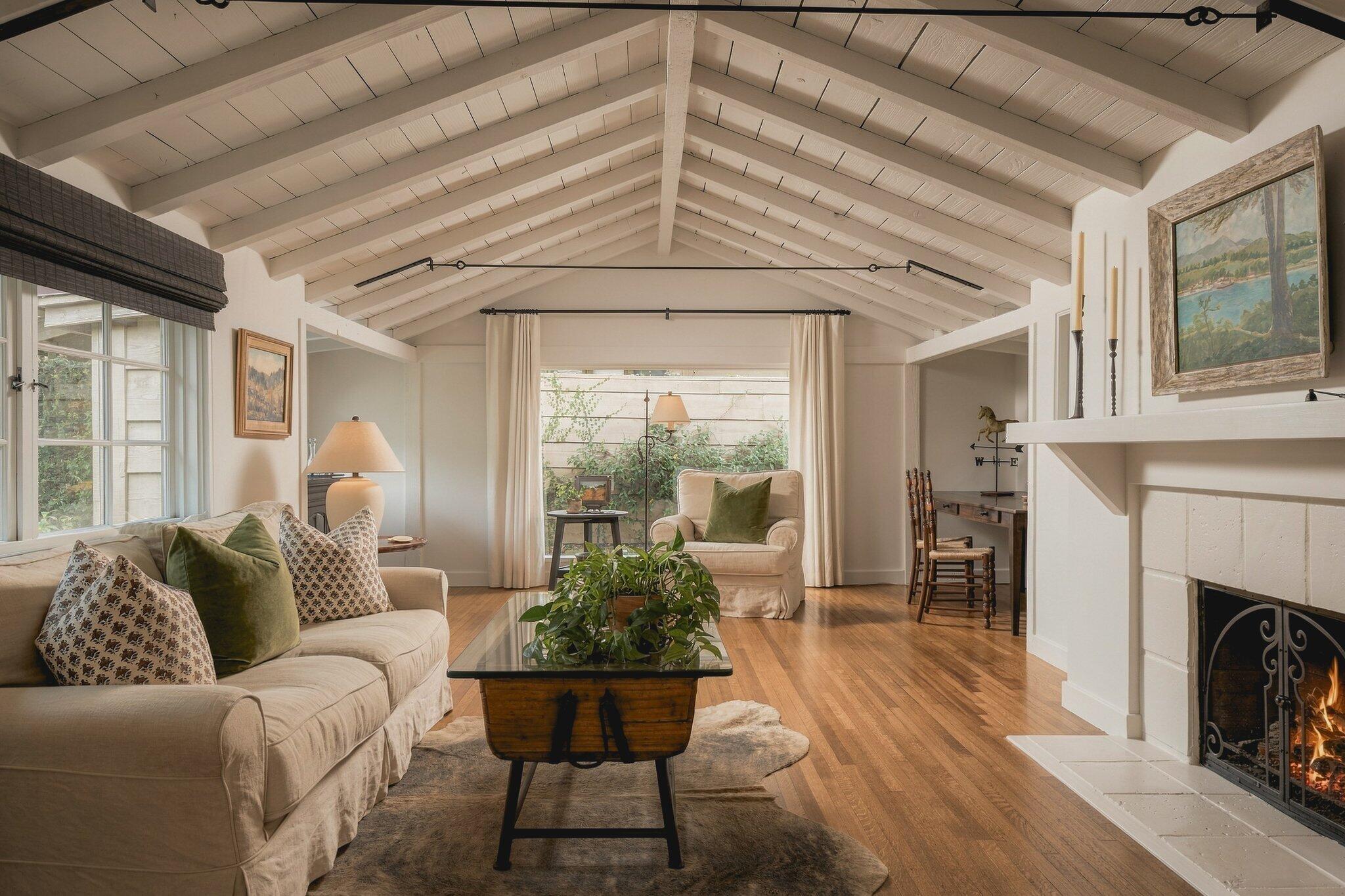 1515 East Valley Road, Unit C Montecito, CA 93108 - Photo 7 of 24 Living Room