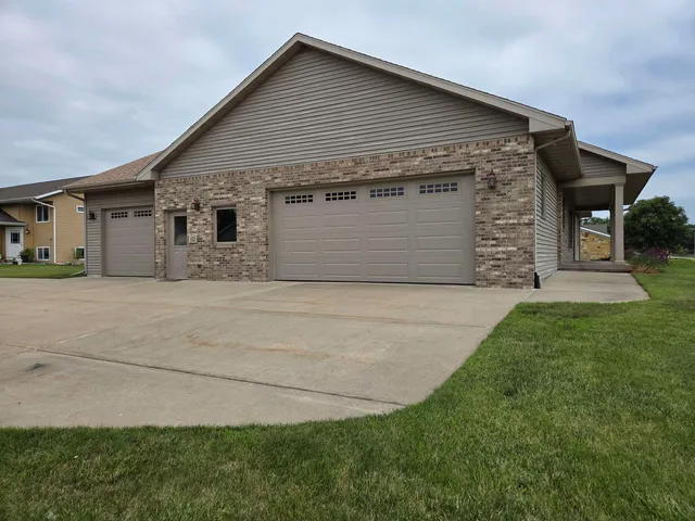 $495,000 | 1701 Bates Street, Sauk City, WI 53583