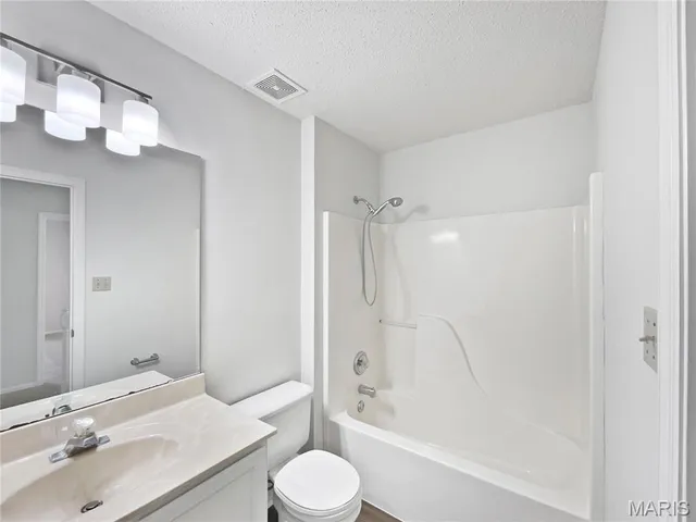 $408,000 | 4033 Treeshadow Drive, St. Peters, MO 63376