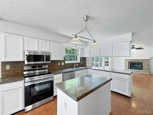 $408,000 | 4033 Treeshadow Drive, St. Peters, MO 63376