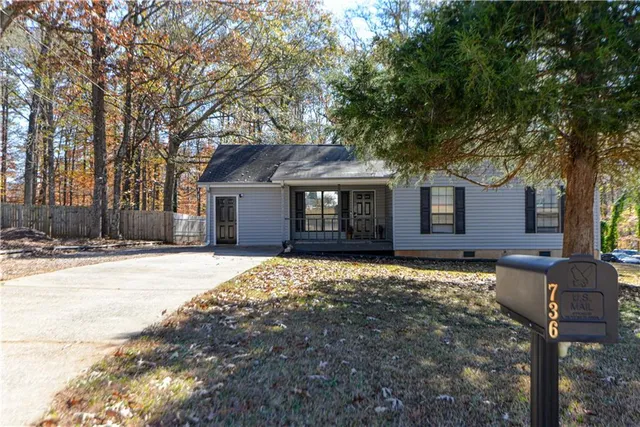 $2,400 | 736 Regina Court Northwest, Lawrenceville, GA 30043