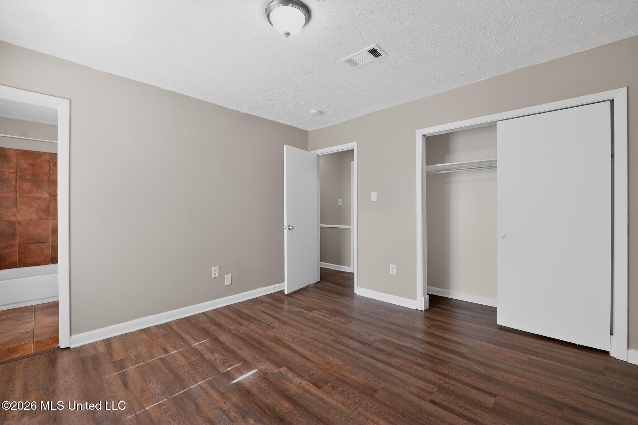 206 Valley Ridge Drive Jackson, MS 39206 - Photo 25 of 34 25_206_Valley_Ridge_Dr-Bedroom-8029