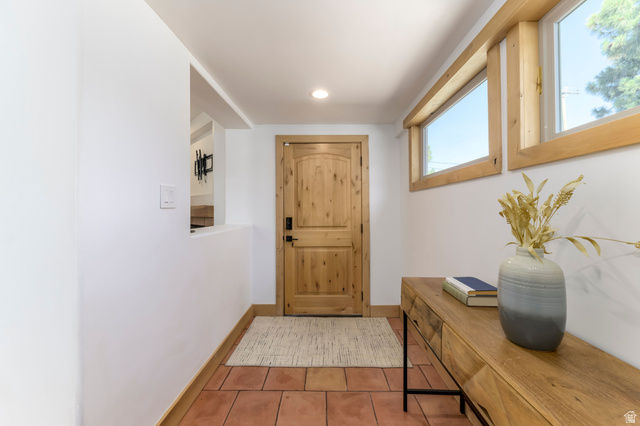 3070 Little Cottonwood Road Sandy, UT 84092 - Photo 4 of 37