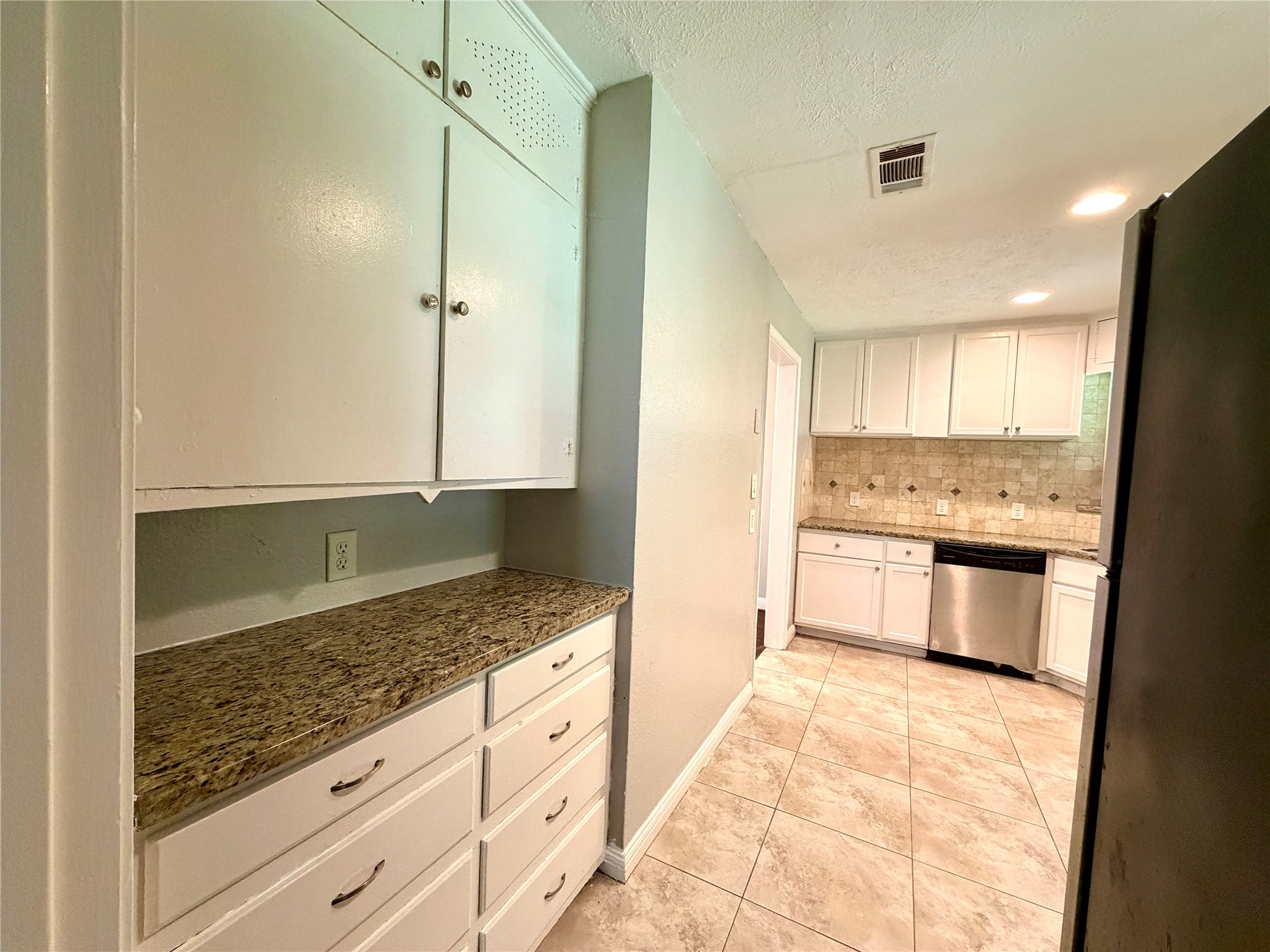 6637 Lozier Street Houston, TX 77021 - Photo 5 of 13 Extra cabinetry in the kitchen