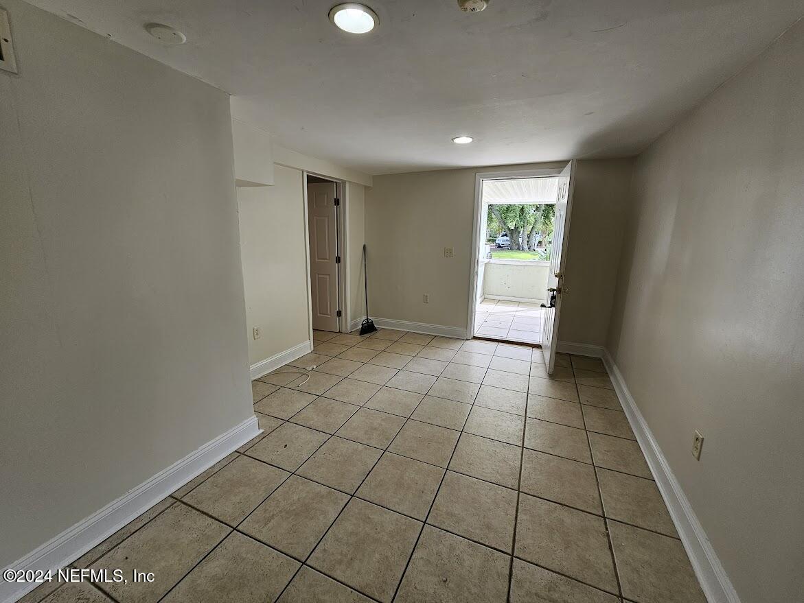 925 Phillips Street, Unit 2 Jacksonville, FL 32207 - Photo 3 of 13 living rm1