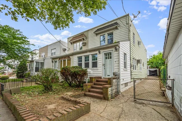 $938,000 | 33-37 204th Street | Auburndale