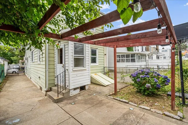 $938,000 | 33-37 204th Street | Auburndale