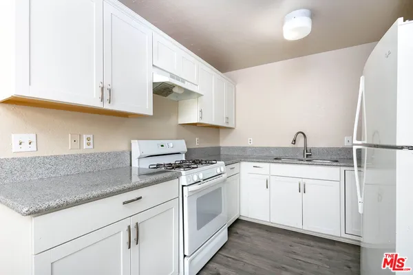 $2,050 | 550 East Ave H 14, Lancaster, CA 93535