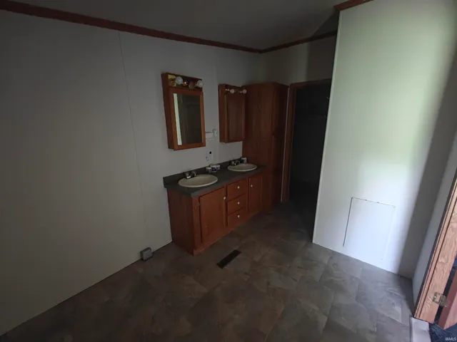 $202,000 | 78 EMS B6 Lane, Leesburg, IN 46538