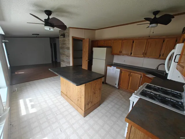 $202,000 | 78 EMS B6 Lane, Leesburg, IN 46538