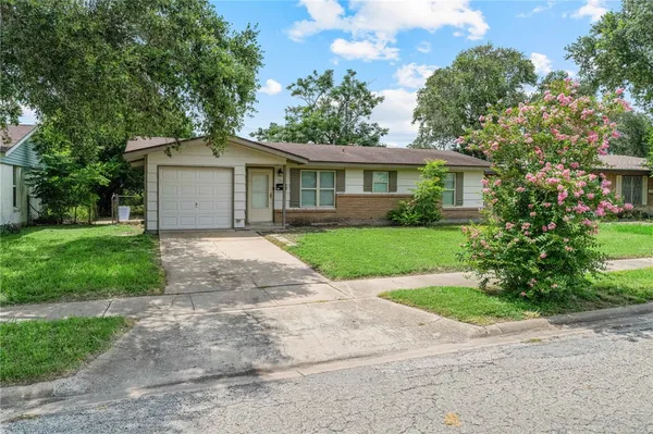 $1,325 | 1610 Sprucewood Drive, Corpus Christi, TX 78412