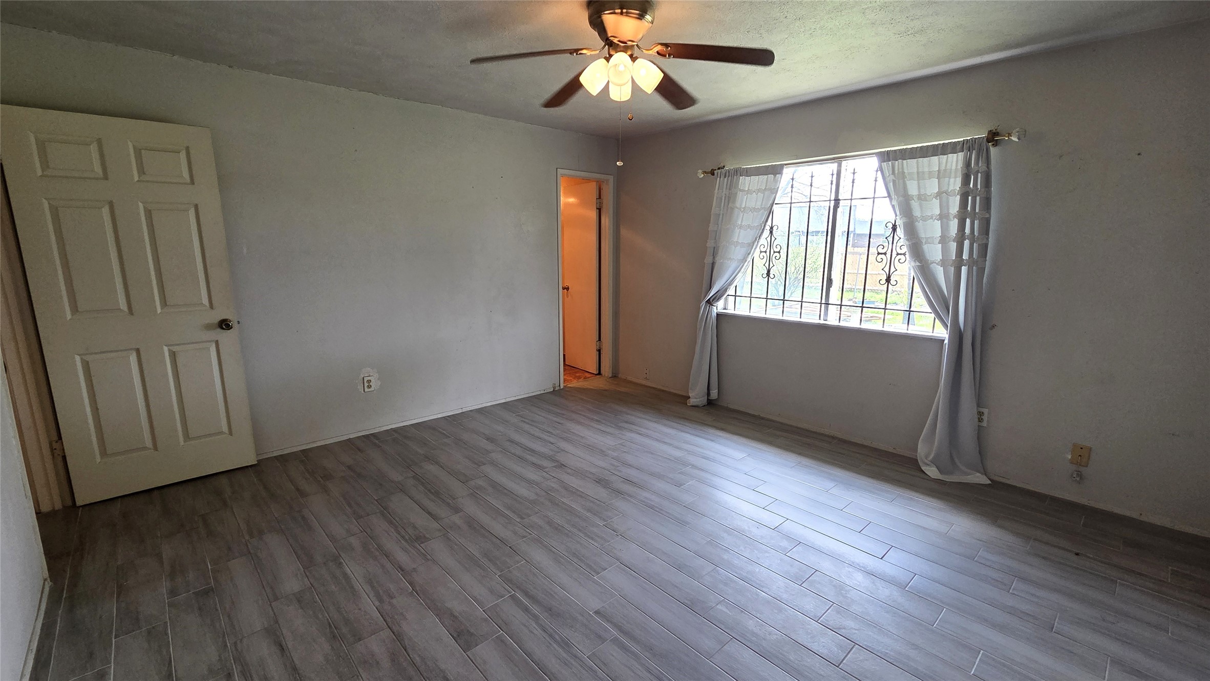 14110 Pinewest Drive Houston, TX 77049 - Photo 21 of 26 Primary Bedroom