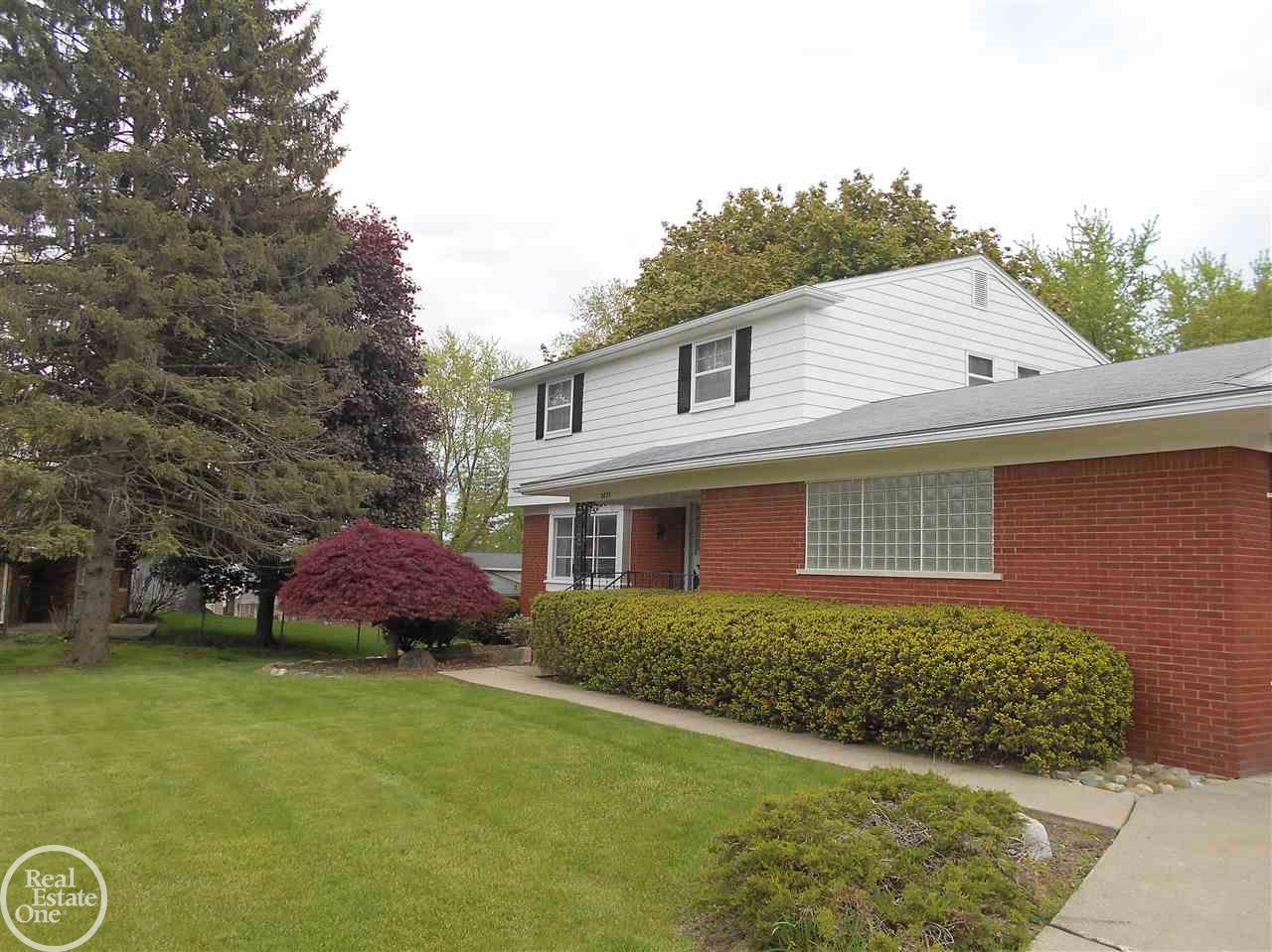 2023 Avoncrest Drive Rochester, MI 48309 - Photo 19 of 19 31380946-18.JPG