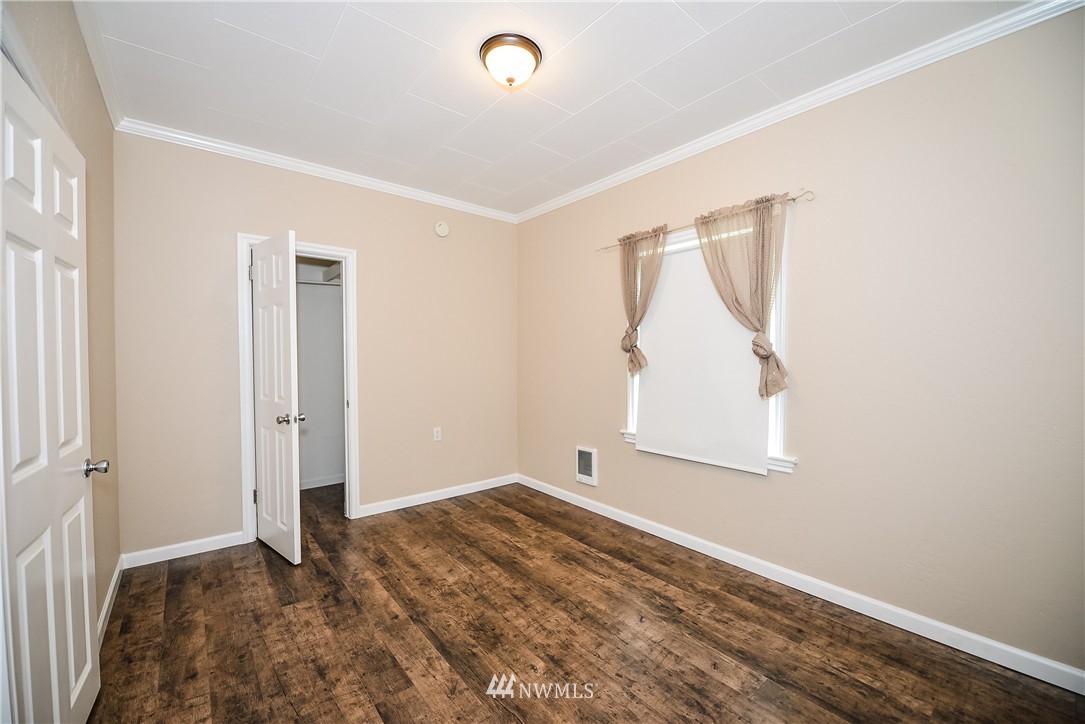 19113 Albany Street Southwest Rochester, WA 98579 - Photo 5 of 17