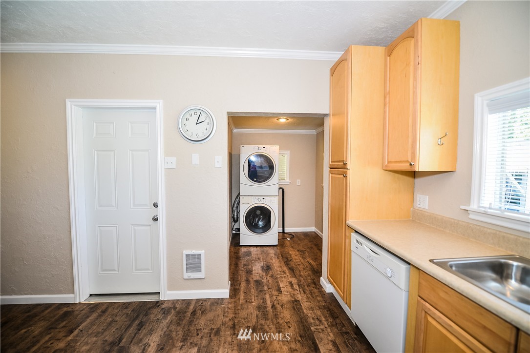 19113 Albany Street Southwest Rochester, WA 98579 - Photo 8 of 17