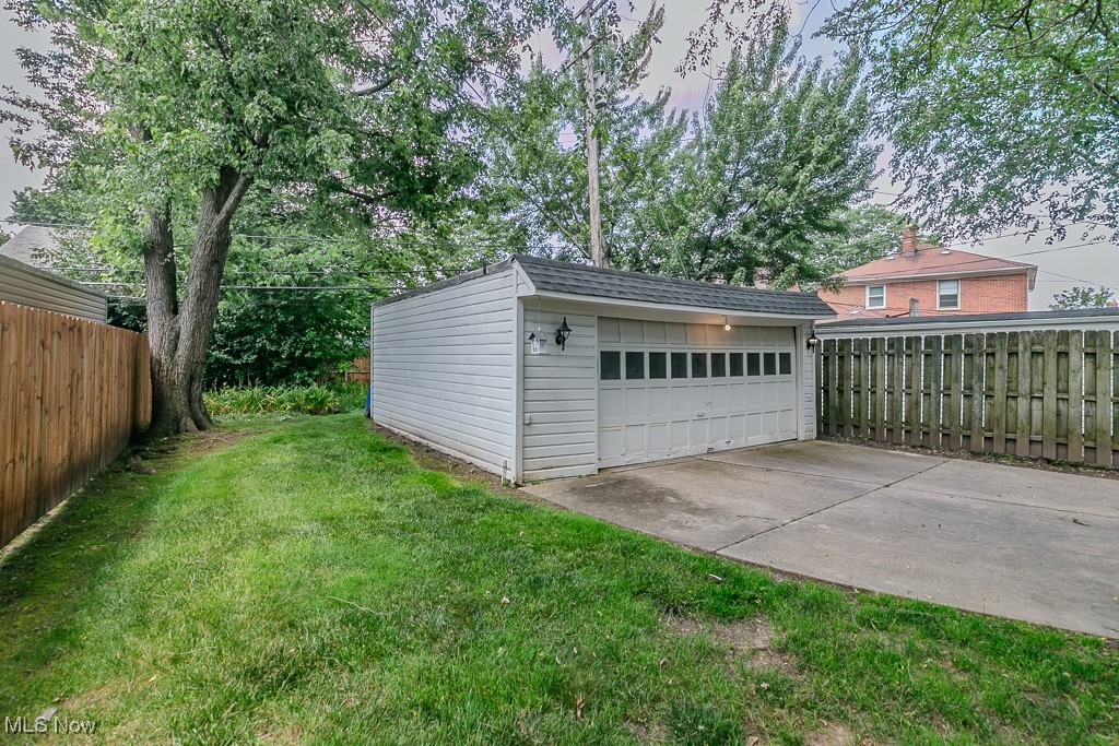 2372 Saybrook Road Cleveland, OH 44118 - Photo 34 of 36