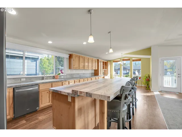 $410,000 | 186 Cedar Lane, Gates, OR 97346