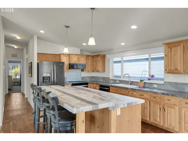 $410,000 | 186 Cedar Lane, Gates, OR 97346