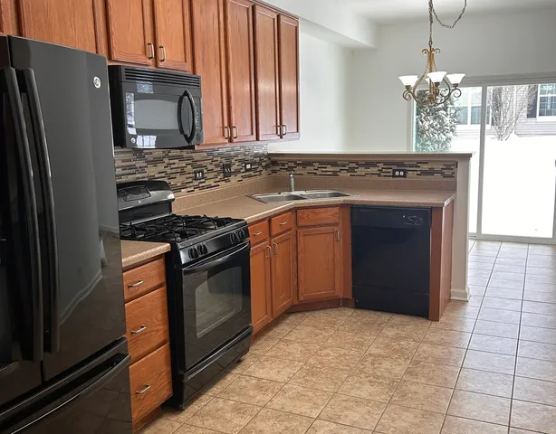 $2,650 | 9859 Williams Drive, Huntley, IL 60142