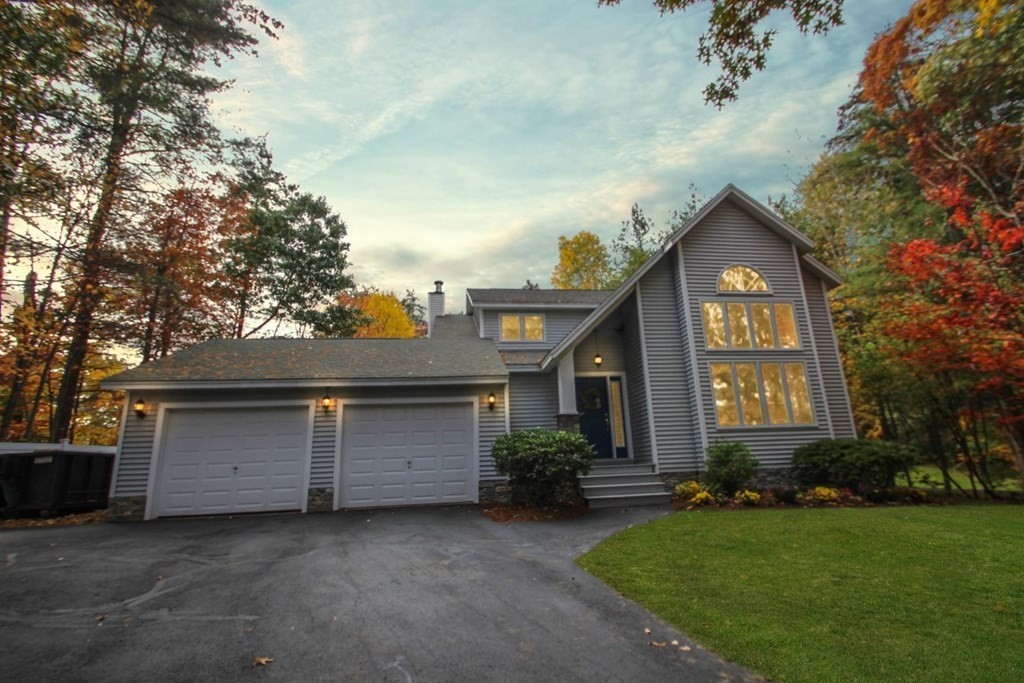 6 Patterson Road Shirley, MA 01464 - Photo 4 of 27 a front view of a house with garden