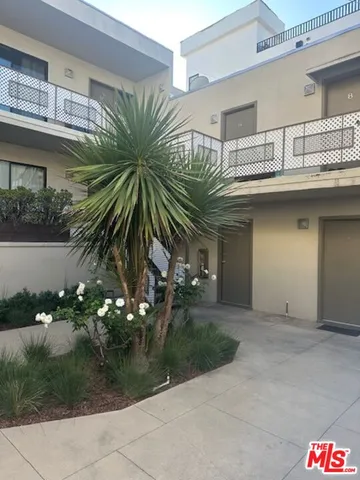 $1,700 | 840 South Bedford Street, Unit 4, Los Angeles, CA 90035