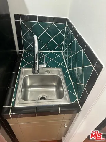 $1,700 | 840 South Bedford Street, Unit 4, Los Angeles, CA 90035