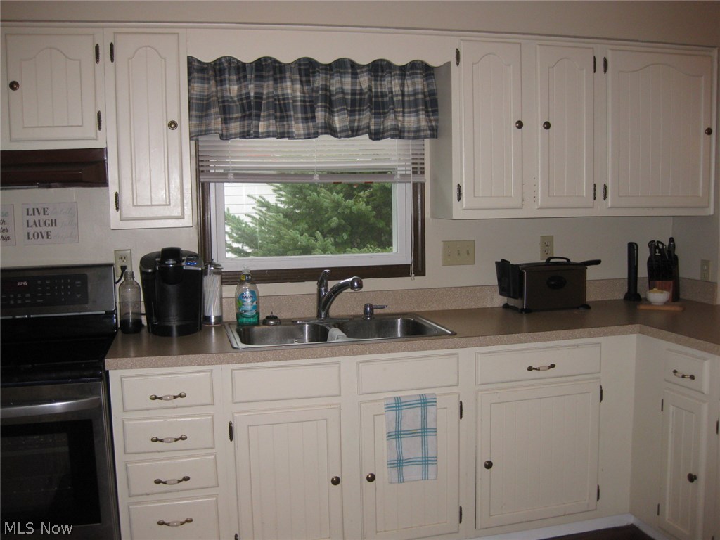 1215 Oak Tree Road Akron, OH 44320 - Photo 4 of 17 Gallery Image 4