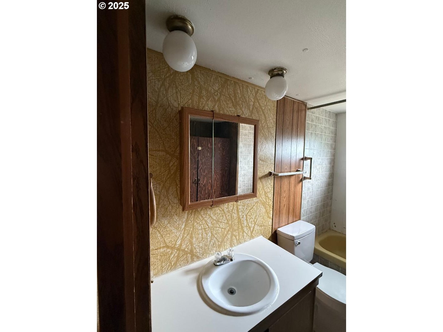 5000 Northeast Stephens Street, Unit 9 Roseburg, OR 97470 - Photo 7 of 12 a bathroom with a sink and a mirror