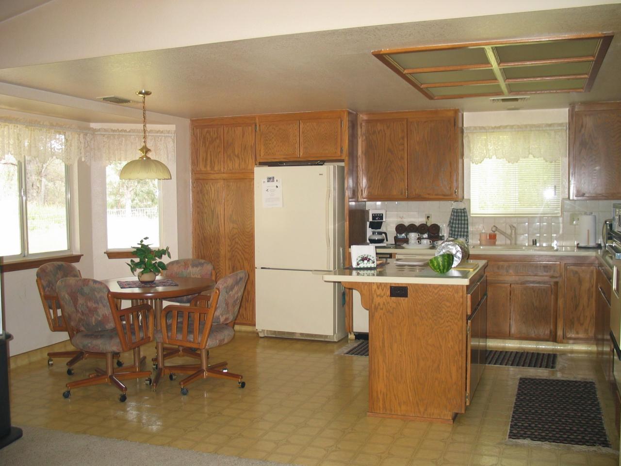 24514 Dersch Road Shingletown, CA 96088 - Photo 4 of 8 Kitchen Dining