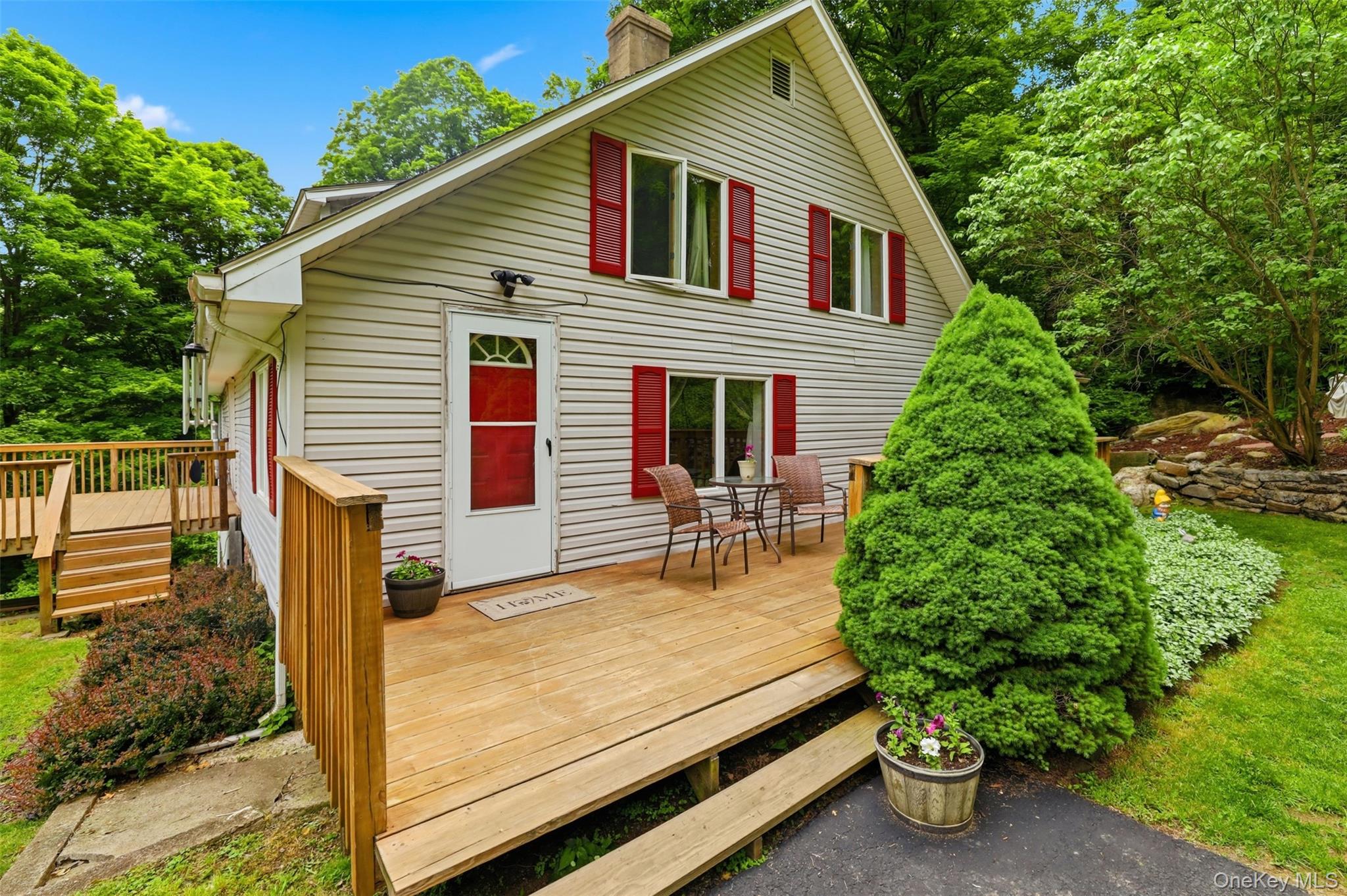 236 Hosner Mountain Road Hopewell Junction, NY 12533 - Photo 3 of 46