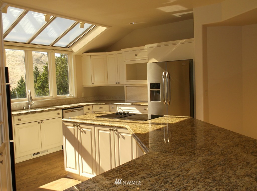 1902 Broadview Wenatchee, WA 98801 - Photo 3 of 25 Gallery Image 3