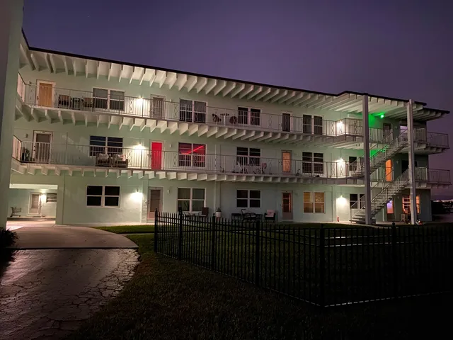 $149,500 | 219 Lakeview Avenue, Unit 102, Lantana, FL 33462