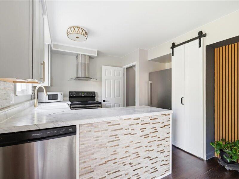 3148 Williamsburg Road Ann Arbor, MI 48108 - Photo 13 of 33 Kitchen