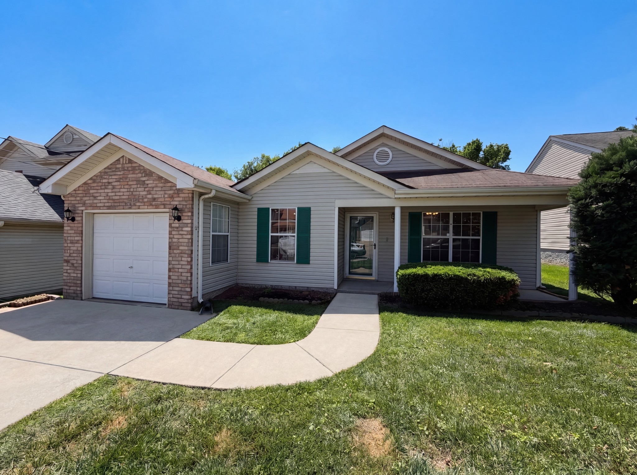 609 Sandy Spring Trail Madison, TN 37115 - Photo 1 of 16 a front view of a house with a yard and porch