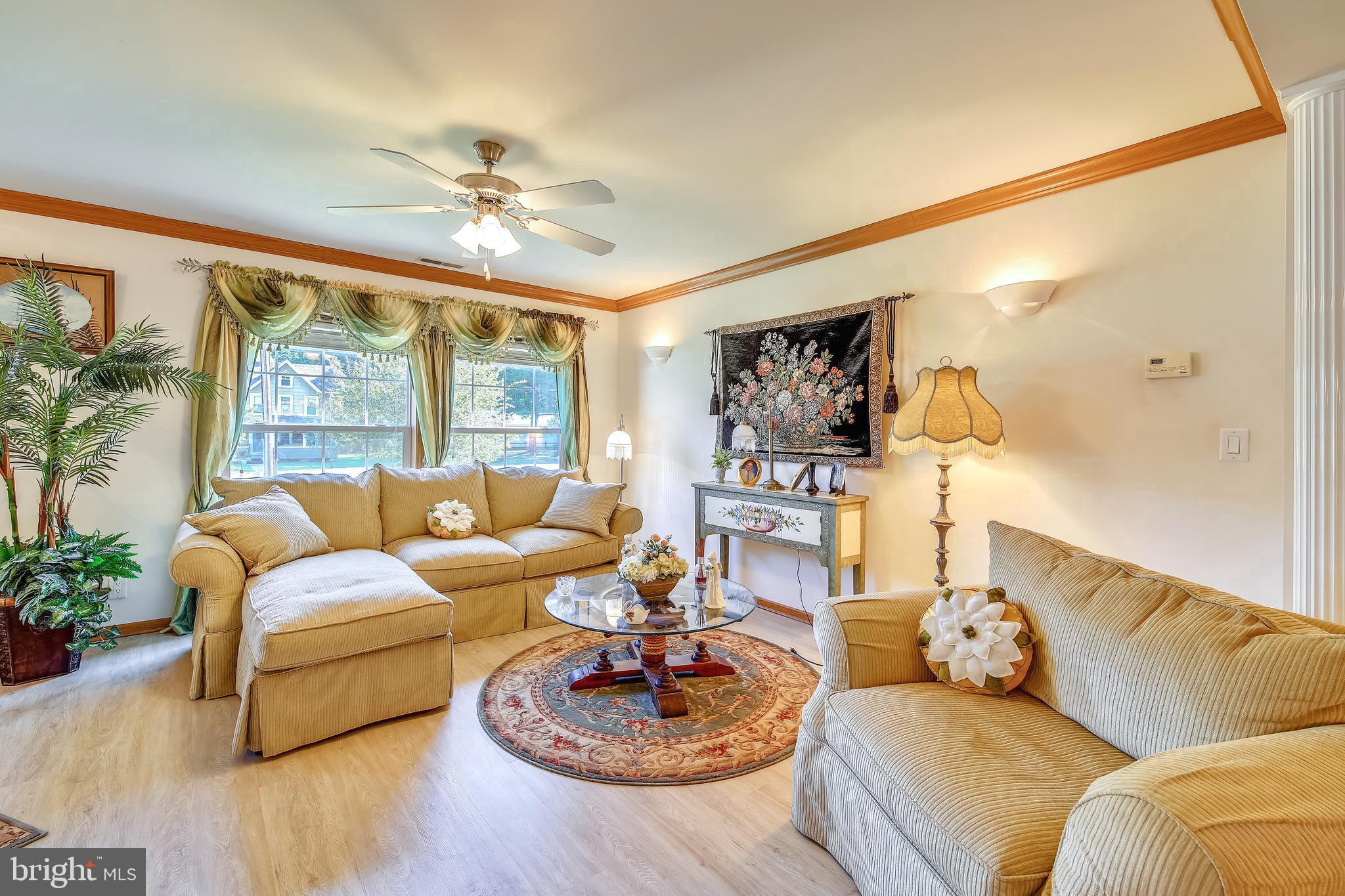 26285 Byrd Road Crisfield, MD 21817 - Photo 13 of 43 Living room