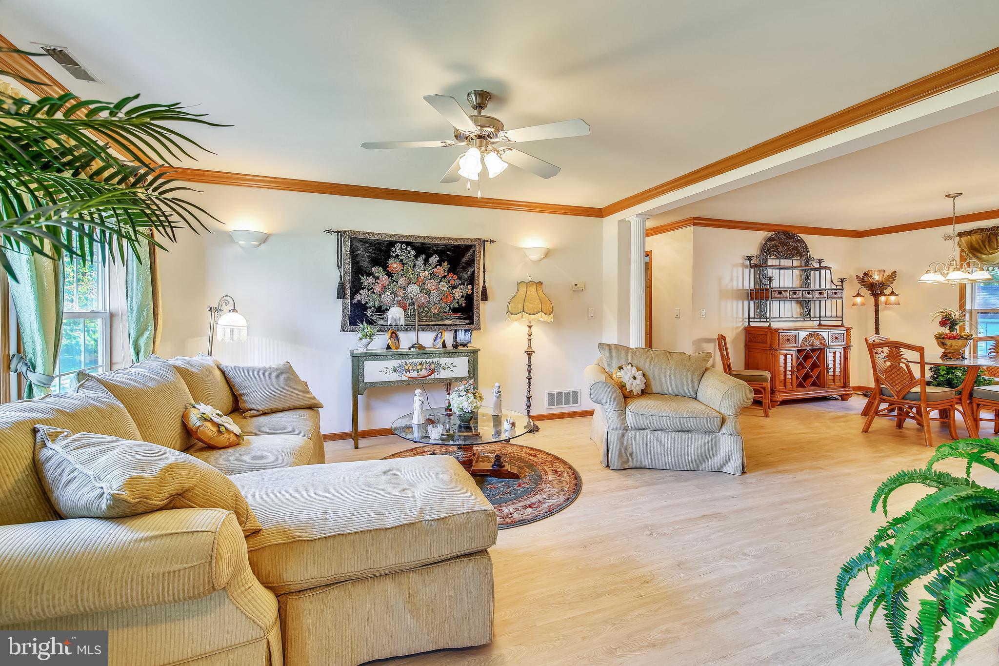 26285 Byrd Road Crisfield, MD 21817 - Photo 14 of 43 Living room